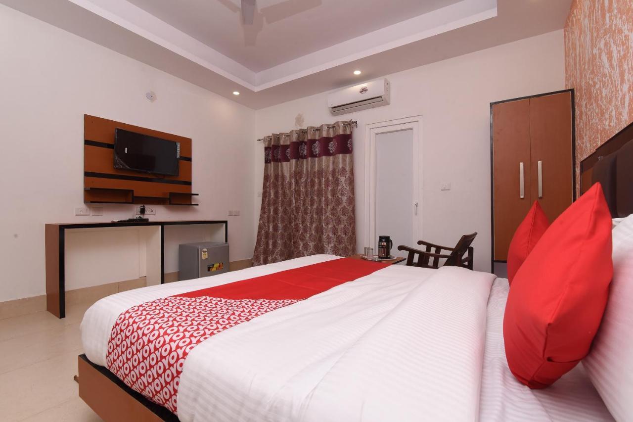 Capital O 13310 Noida Suites ภายนอก รูปภาพ