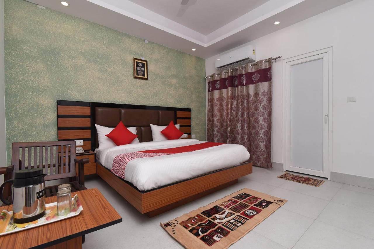 Capital O 13310 Noida Suites ภายนอก รูปภาพ