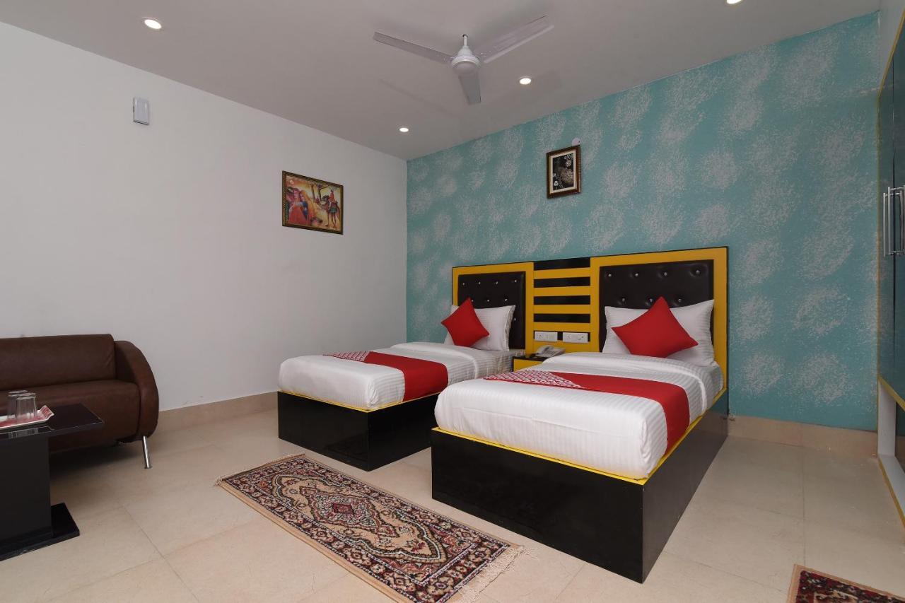 Capital O 13310 Noida Suites ภายนอก รูปภาพ