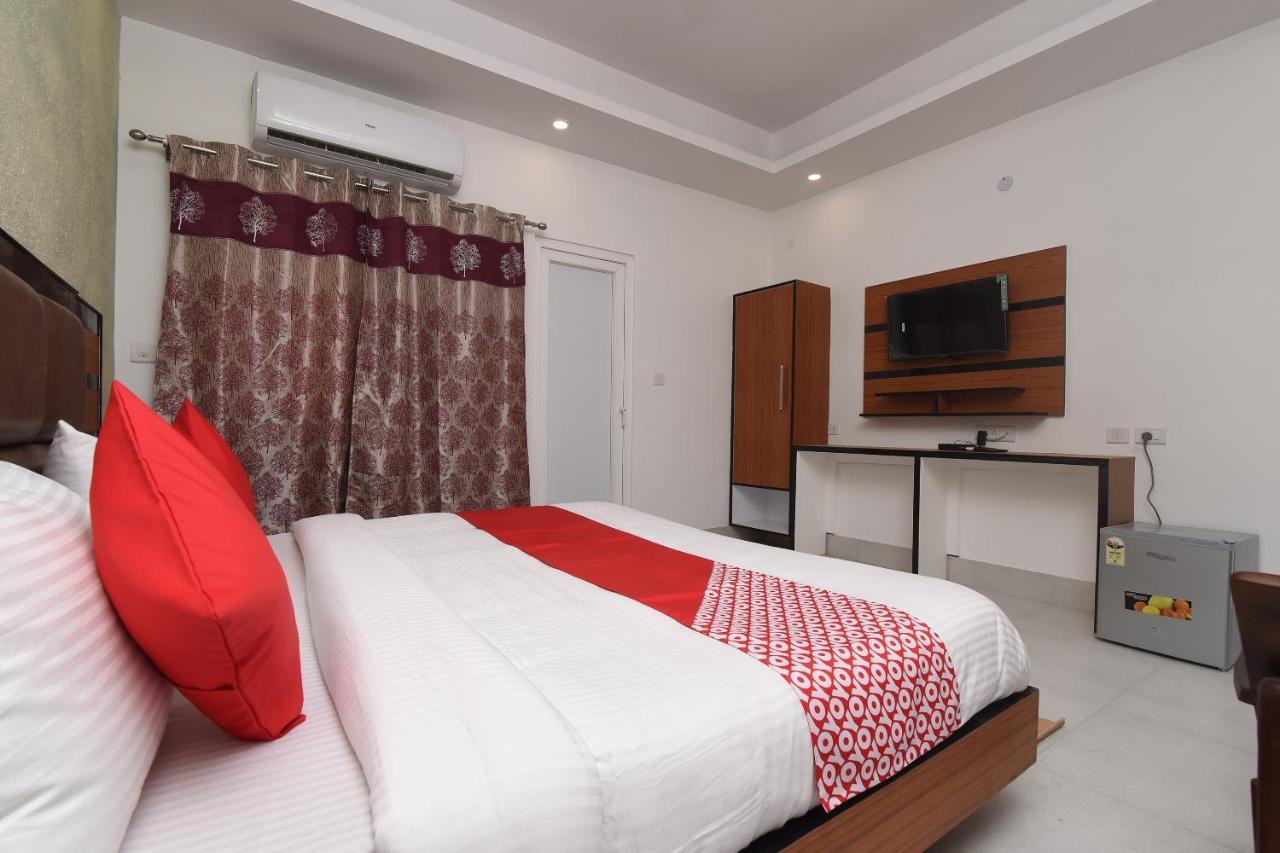 Capital O 13310 Noida Suites ภายนอก รูปภาพ
