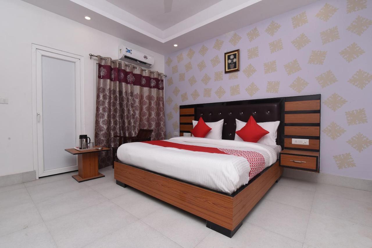 Capital O 13310 Noida Suites ภายนอก รูปภาพ