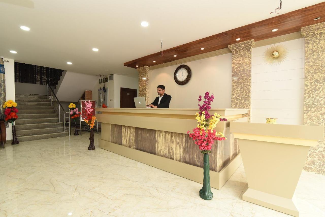 Capital O 13310 Noida Suites ภายนอก รูปภาพ