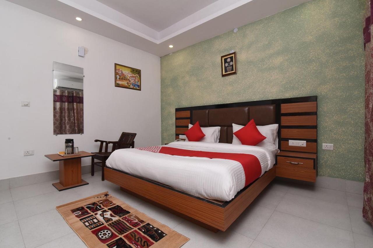 Capital O 13310 Noida Suites ภายนอก รูปภาพ