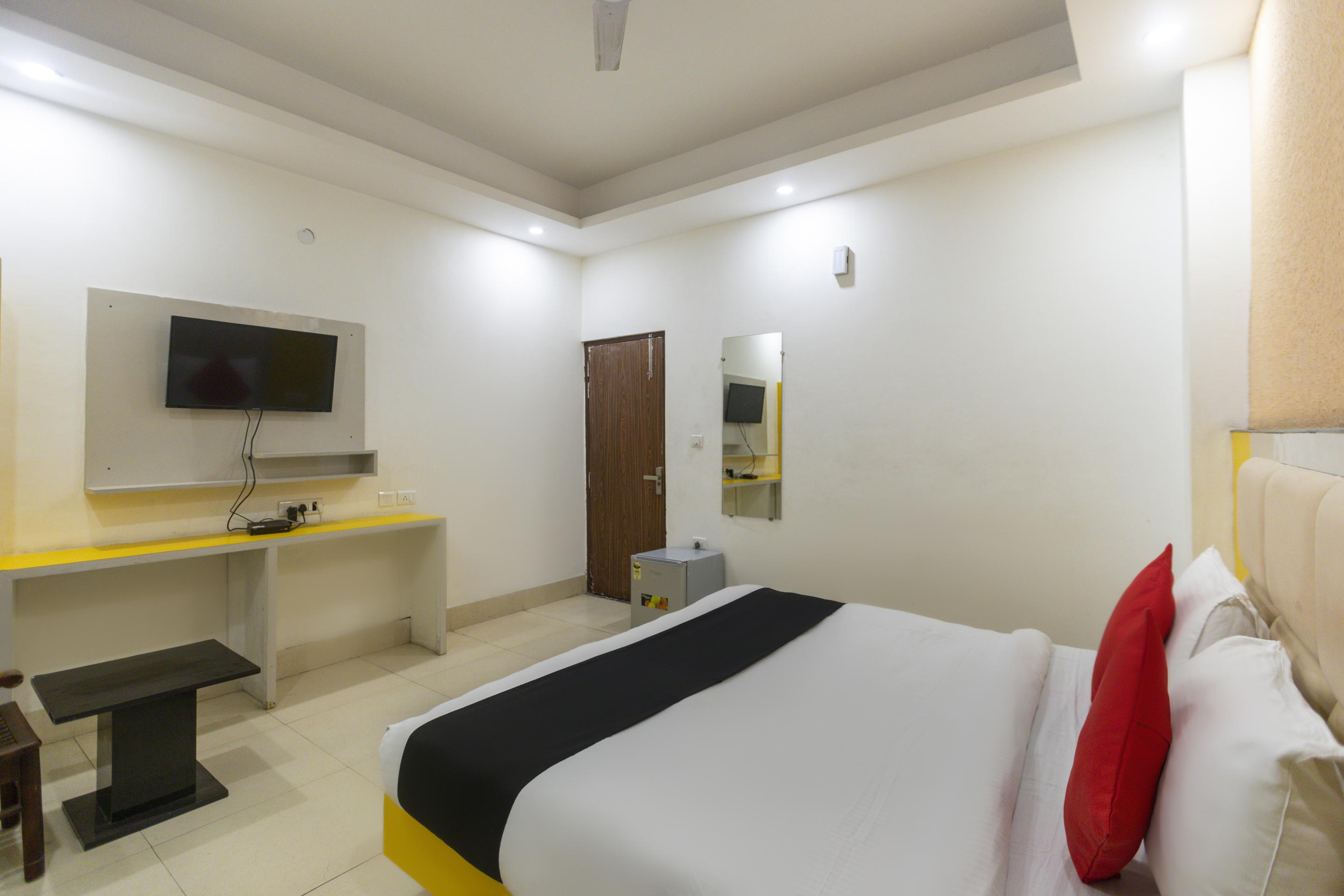 Capital O 13310 Noida Suites ภายนอก รูปภาพ