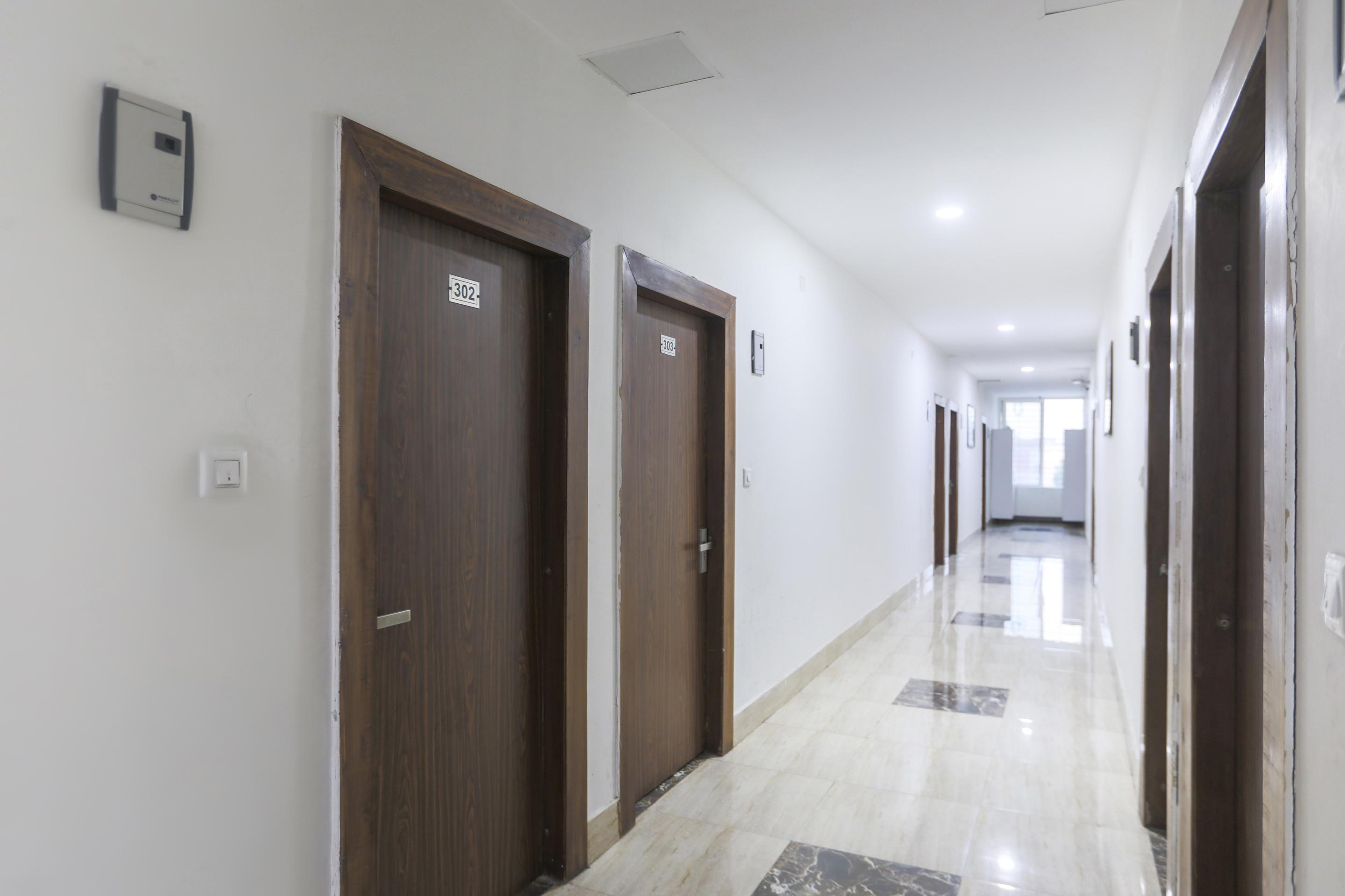 Capital O 13310 Noida Suites ภายนอก รูปภาพ