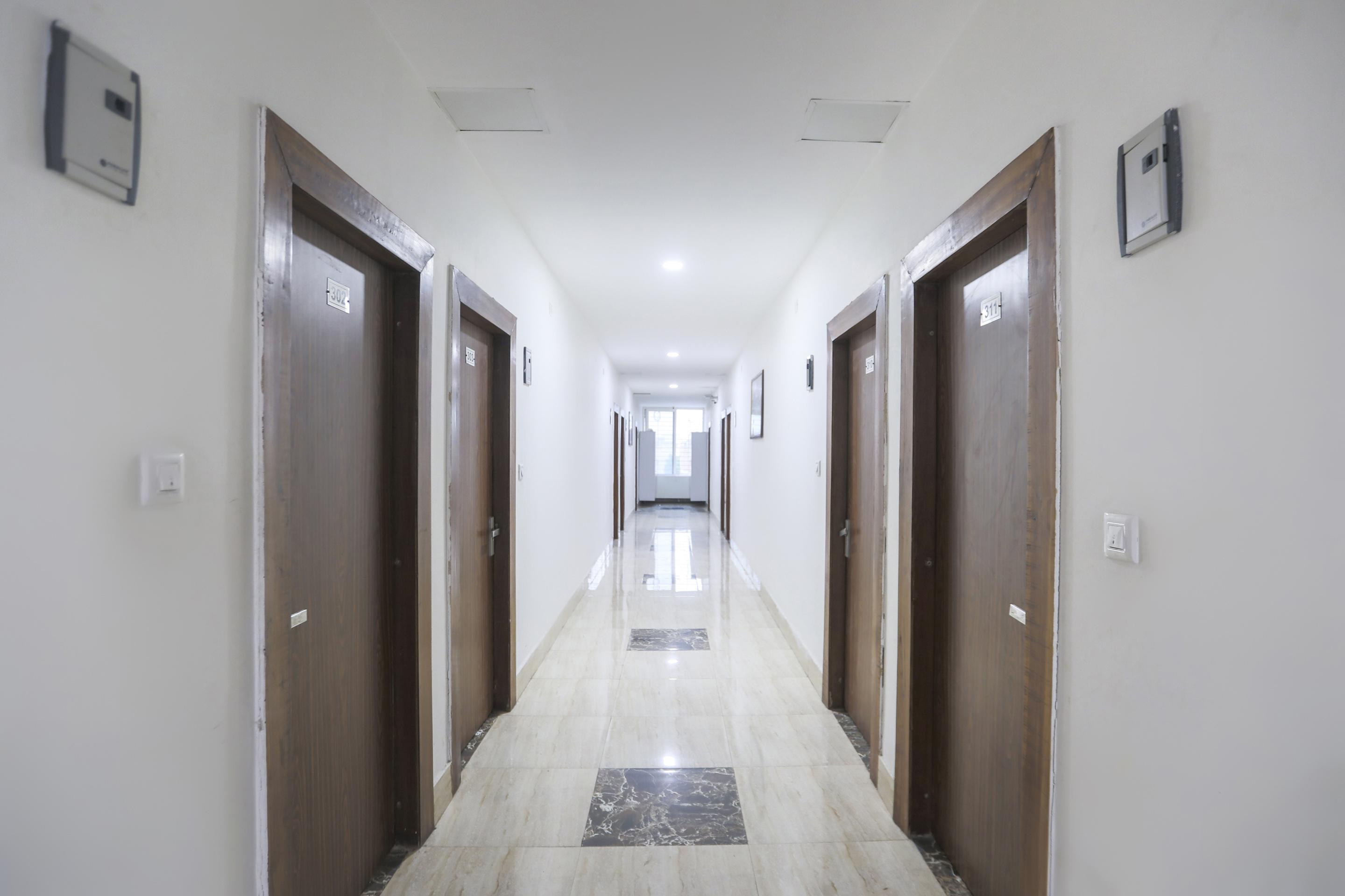 Capital O 13310 Noida Suites ภายนอก รูปภาพ