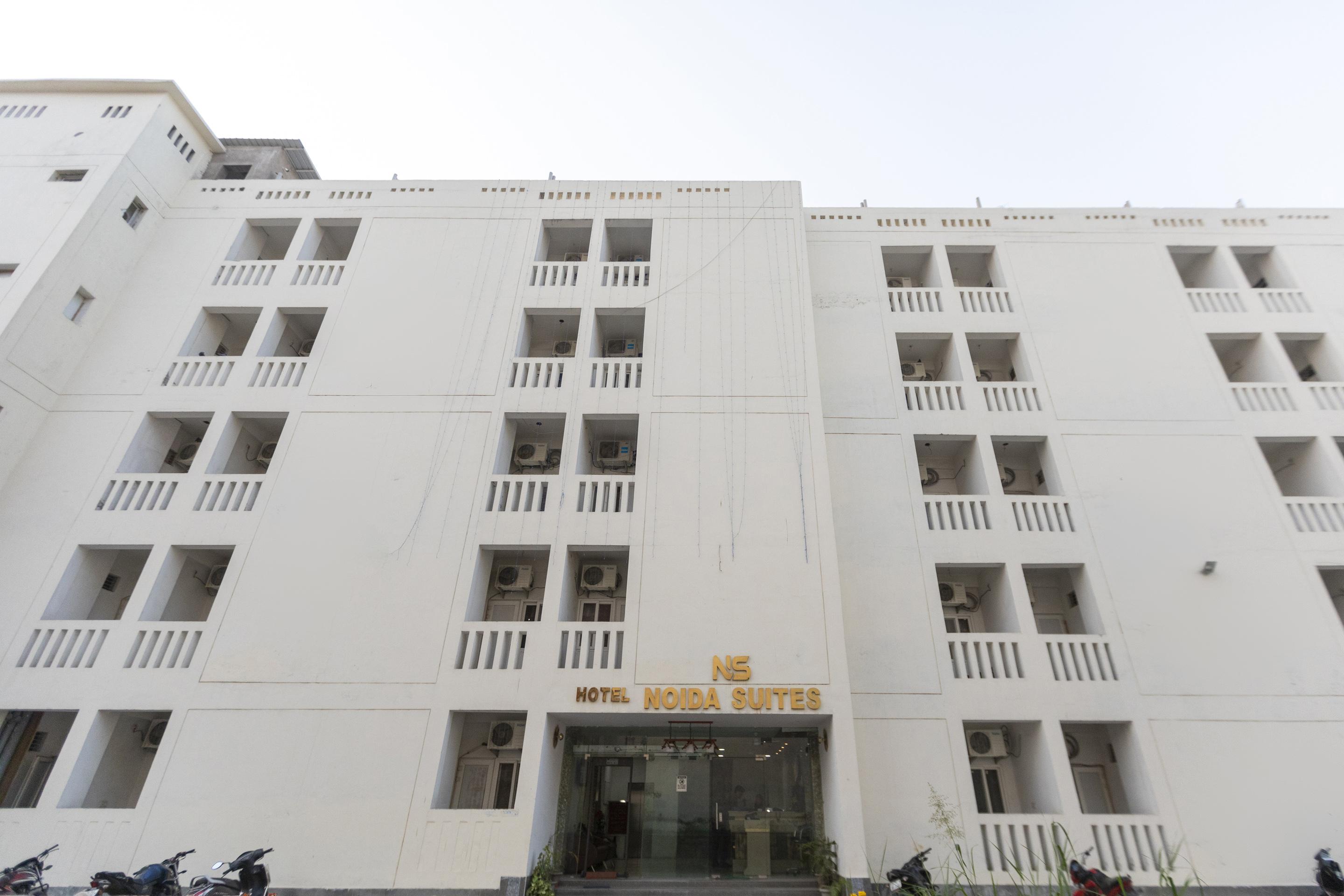 Capital O 13310 Noida Suites ภายนอก รูปภาพ
