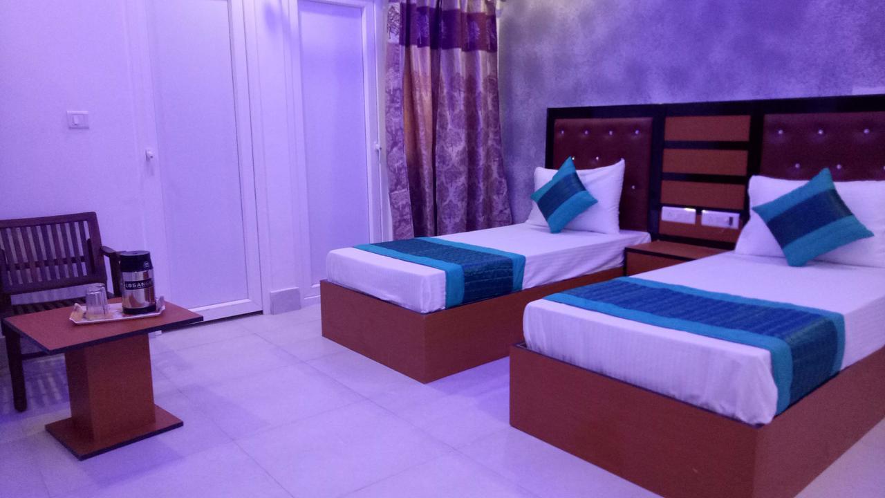 Capital O 13310 Noida Suites ภายนอก รูปภาพ