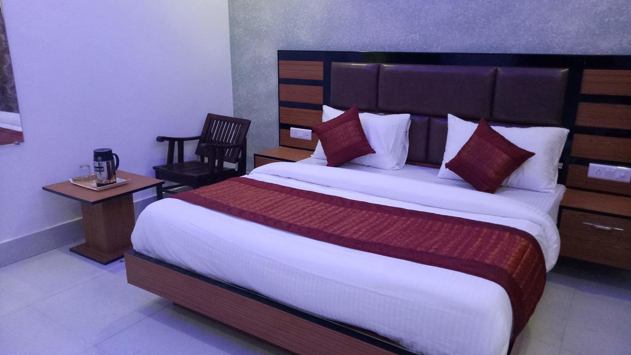 Capital O 13310 Noida Suites ภายนอก รูปภาพ