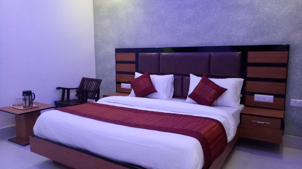 Capital O 13310 Noida Suites ภายนอก รูปภาพ