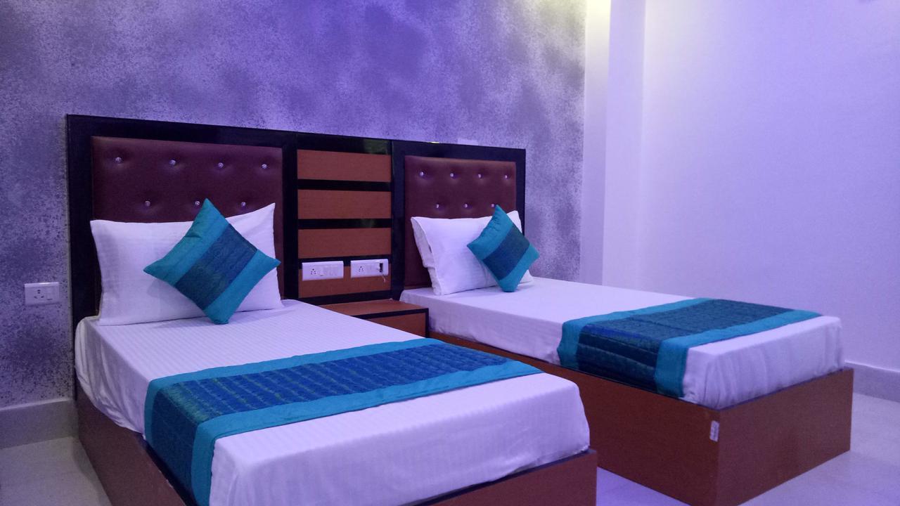 Capital O 13310 Noida Suites ภายนอก รูปภาพ