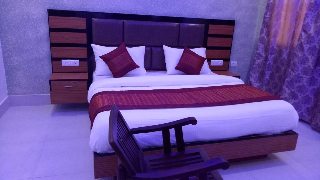 Capital O 13310 Noida Suites ภายนอก รูปภาพ