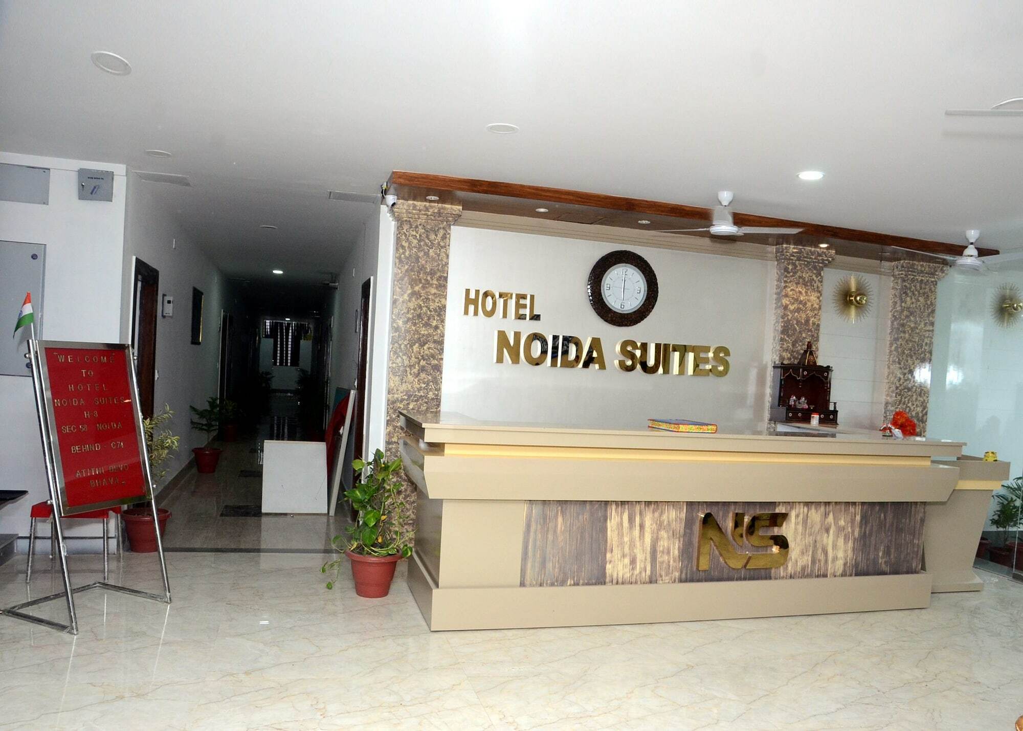 Capital O 13310 Noida Suites ภายนอก รูปภาพ