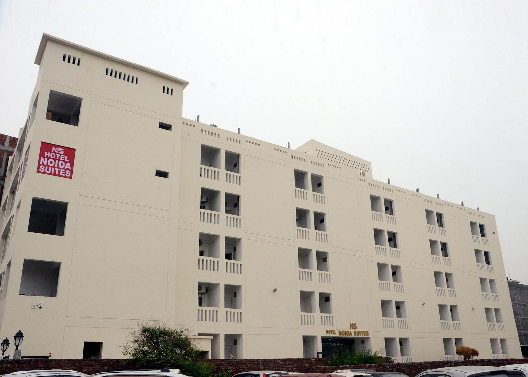 Capital O 13310 Noida Suites ภายนอก รูปภาพ