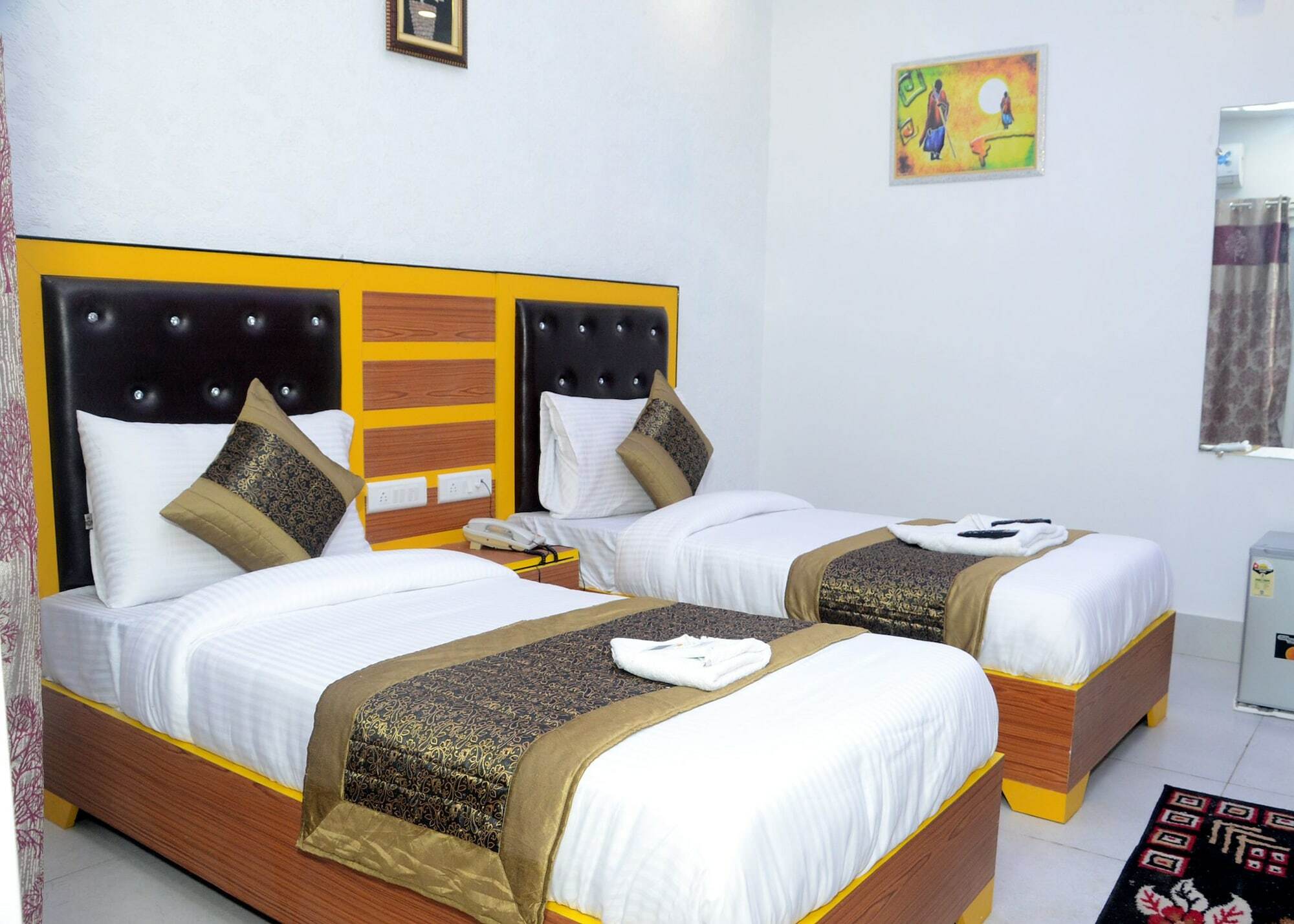 Capital O 13310 Noida Suites ภายนอก รูปภาพ